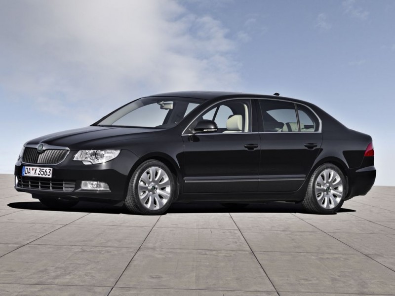 Skoda Superb Limousine (2012)