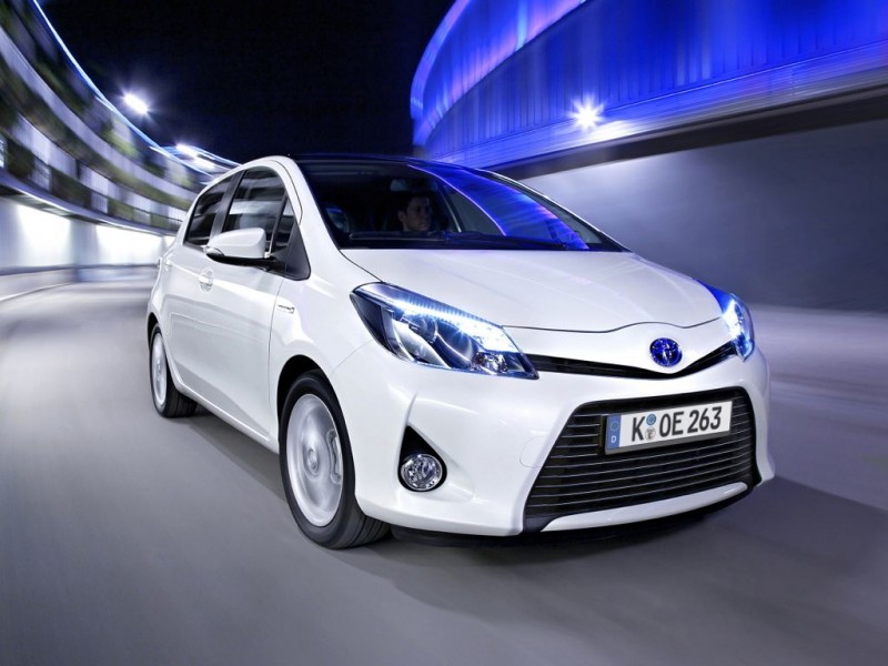 Toyota Yaris Hybrid (2012)