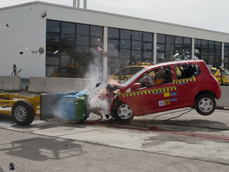 adac kompatibilitaets crashtest 2012 img 1 800x600 - ADAC Kompatibilitäts-Crashtest: Insassenschutz für Kleinwagen nur "befriedigend"