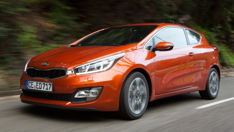 KIA cee'd 1.4 Attract - Südkoreaner mit geringen Autokosten: Ende 2006 wurde der KIA cee'd als neuer Kompaktwagen des südkoreanischen Herstellers auch in Europa angeboten, der sich seitdem gegen die starke Konkurrenz des Segments auf unserem Kontinent behaupten konnte.