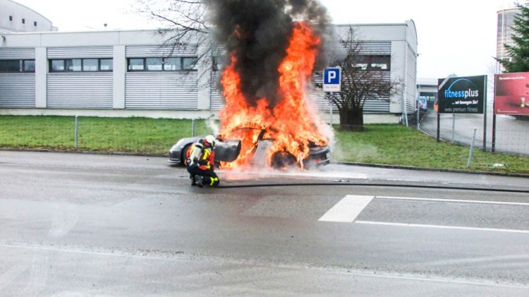 Porsche GT3 in Flammen 750x421 - Porsche GT3: Rückrufaktion nach Brandserie – ein Jahr der Fehlerbehebung?