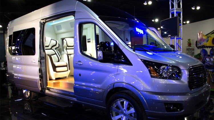 Ford Transit Skyline Concept 750x421 - Die perfekte Symbiose aus Heimkino und Van – Ford macht es möglich!