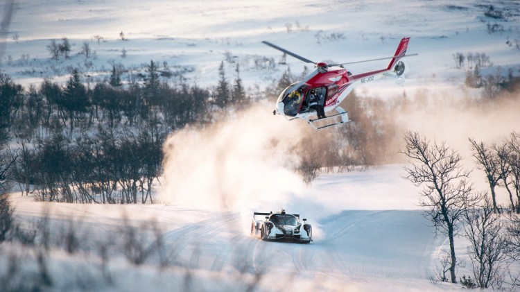 rebellion r2k jon olsson heli snow winter wrc rally supercar DSC7075 Redigera1 750x421 - Video: Supersportwagen, Skipiste – Jon Olsson