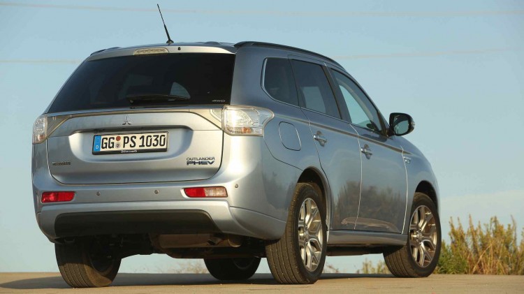 Test Mitsubishi Outlander Plug-In Hybrid-SUV