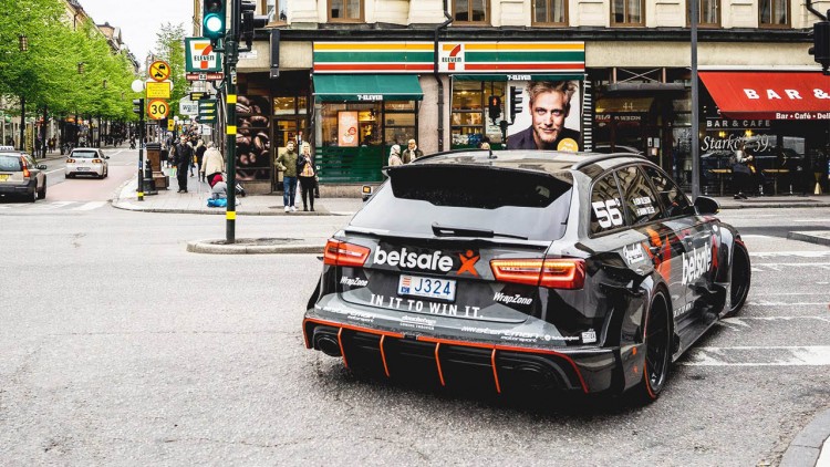 Jon Olsson in Audi RS6 DTM Widebody Taxi-Dienst Uber Stockholm