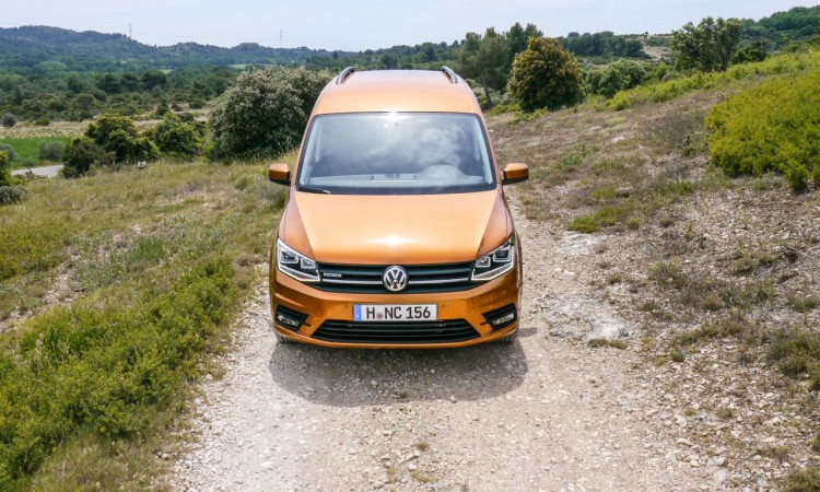 VW Caddy Beach 4Motion (2016, sandorange, Allrad, kurzer Radstand)- Für Luxus-Groupies und Wellenreiter. - 8