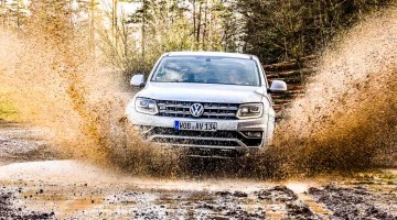 VW Amarok V6 bei einer Wasserdurchfahrt