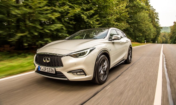 Infiniti Q30 2.2 Diesel im Fahrbericht Test 2.000 Kilometer Dauertest Berlin Hannover Magdeburg Roadtrip AUTOmativ.de Benjamin Brodbeck