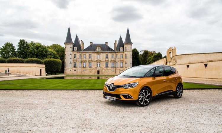 Renault-Grand-Scenic-Test-Fahrbericht-AUTOmativ.de-Benjamin-Brodbeck-Renault-Espace-Kofferraum-FamilienVan-Kompakt-Van-Familie-Bordeaux-Frankreich