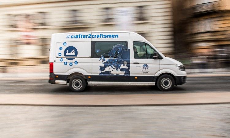 VW-Crafter-Budapest-Crafter2Craftsmen-Volkswagen-Crafter-NewCrafter-AUTOmativ-Benjamin-Brodbeck-Goldtimer-Restauration-Flugzeuge