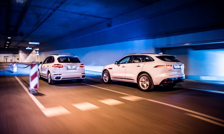 Jaguar-F-Pace-S-vs-Porsche-Cayenne-S-Diesel-im-Vergleich-Bernd-Kussmaul-GmbH-AUTOmativ.de-Benjamin-Brodbeck