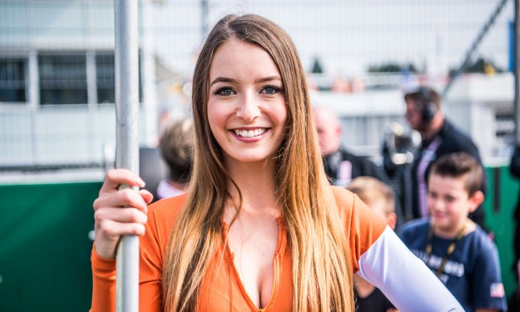 ADAC GT Masters und TCR National Hockenheim 2017 Grid Girls Babes Lamborghini Volkswagen Motorsport Golf TCR AUTOmativ.de Benjamin Brodbeck