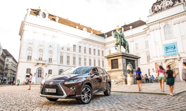 Lexus RX450h Test Fahrbericht Langstrecke Wien Stuttgart Leonberg Schloss Solitude Lexus RX Toyota AUTOmativ.de Benjamin Brodbeck 2 750x450 - Wiener Zeitlosigkeit trifft auf asiatische Moderne: Mit dem Lexus RX 450h nach Wien