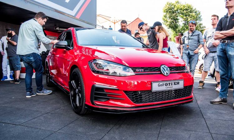 Woerthersee Golf GTI Jamie Orr Volkswagen AUTOmativ.de Benjamin Brodbeck 72 750x450 - VW Golf GTI TCR (2018): Erste Sitzprobe beim GTI-Treffen am Wörthersee