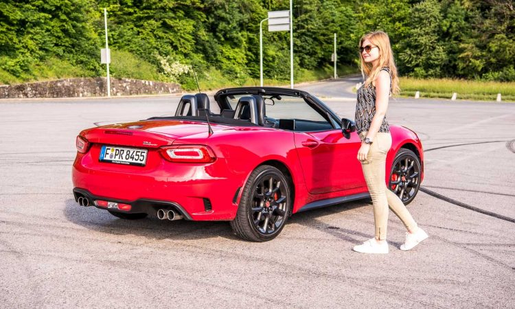 Abarth 124 Spider Test Fahrbericht AUTOmativ.de Benjamin Brodbeck Ilona Farsky Stefan Emmerich 718 Boxster Mazda MX 5 LQ 34 750x450 - Abarth 124 Spider – Der Ferrari unter den Mittelklasseautos