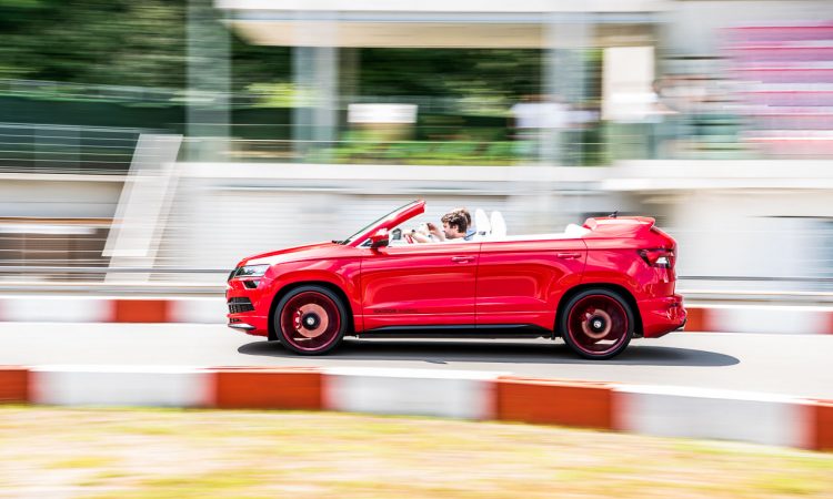 Skoda Karoq Cabriolet Cabrio heisst Skoda Sunroq Azubicar 2018 Fahrbericht Test Review Benjamin Brodbeck AUTOmativ.de 2 750x450 - Skoda Karoq Cabriolet alias Skoda Sunroq im ersten Fahreindruck!