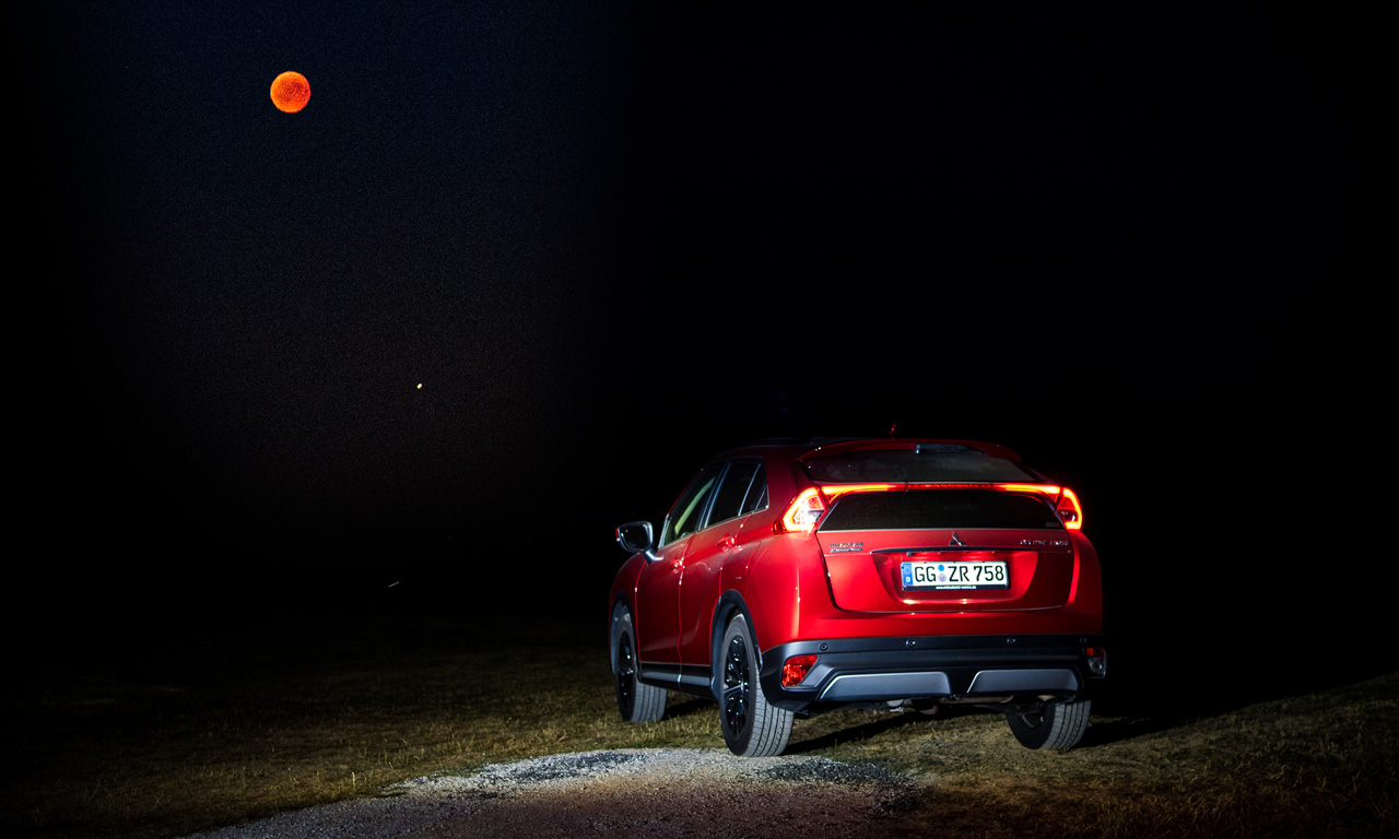 Die Eclipse mit dem Mitsubishi Eclipse Cross betrachten - und ganz vielen  Aliens! @  - Das Auto Magazin