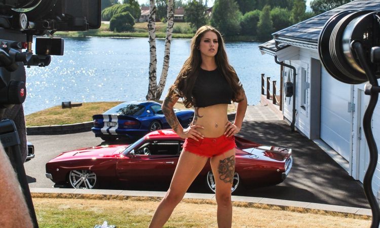 Miss Tuning Kalender 2019 mit Laura Fietzek Shooting in Schweden AUTOmativ.de Benjamin Brodbeck 8 750x450 - Laura Fietzek verwandelt kühles Schweden in heiße Lava - Miss Tuning Kalender 2019 Shooting