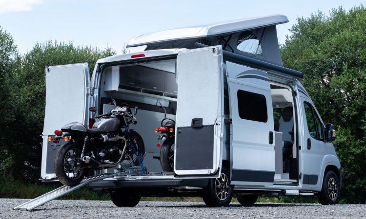 Citroën Jumper Biker Solution Wohnmobil Reisemobil AUTOmativ.de 2 750x450 - Wenn Motorrad und Camping fusionieren: Citroën Jumper Biker Solution Wohnmobil