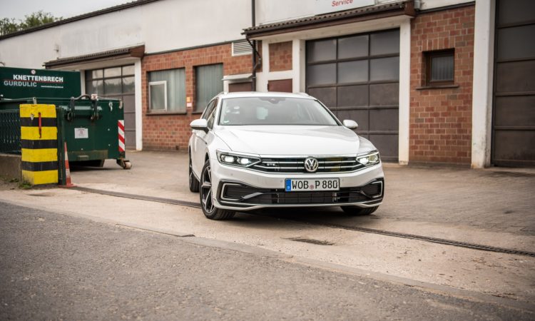 Volkswagen VW Passat R Line GTE Passat Alltrack 2020 im Test und Fahrbericht AUTOmativ.de Benjamin Brodbeck Ilona Farsky 30 750x450 - Fahrbericht VW Passat GTE Variant (2019): Elektro-Komfort-Dynamiker