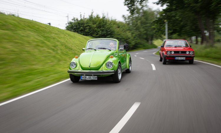 Volkswagen VW Kaefer 1303 Cabriolet Golf 1 Cabriolet Erdbeerkoerbchen Ausfahrt Challenge AUTOmativ.de 17 750x450 - Wenn Cabrio, dann VW Käfer 1303 oder Golf 1 "Erdbeerkörbchen"?