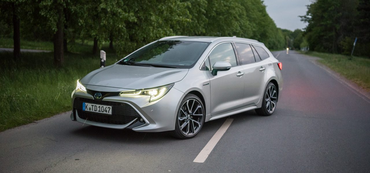 Toyota Corolla TS 2.0l Hybrid Lounge Assistenz Verbrauch Material Platz Exterieur Interieur im Test und Fahrbericht AUTOmativ.de 19 1280x600 - Toyota Corolla TS 2.0l Hybrid im Test: Zeitlos geht anders