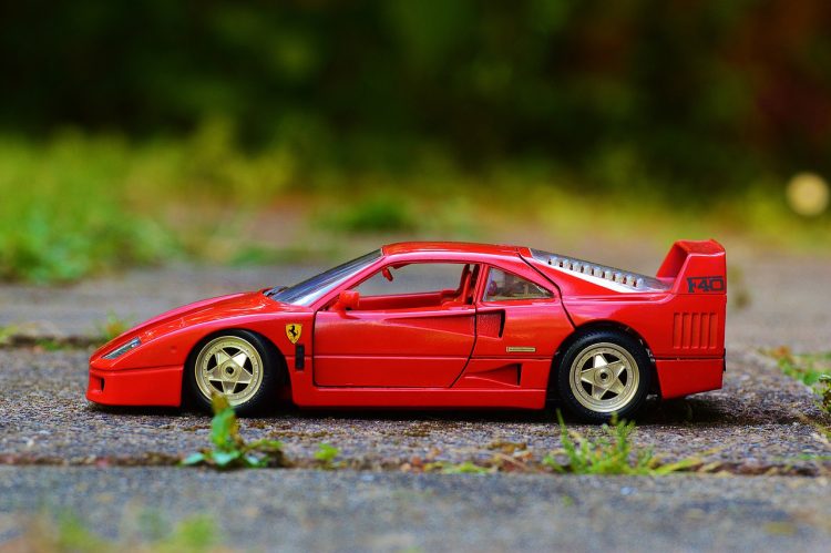 Modellauto Ferrari 750x499 - Der Traum in Miniatur: Modellautos und ihr wunderbares Paralleluniversum