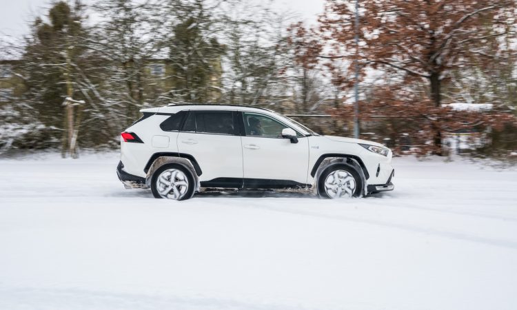 Toyota RAV4 Plug in Hybrid PHEV Test Fahrbericht AUTOmativ.de 18 750x450 - Fahrbericht Toyota RAV4 PHEV: 306 PS-Hybrid-SUV perfekt für den Winter?