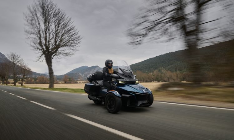 Can am Spider RT 2022 im Test Fahrbericht Ausfahrt mit Ilona Farsky AUTOmativ.de 24 750x450 - Can-am Spyder RT (2022) Fahrbericht: Mit Spyderman durch Nizza