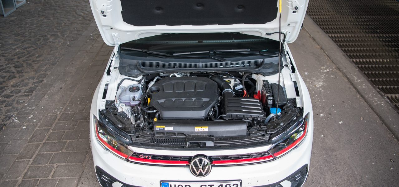 Neuer VW Polo GTI 2022 mit 207 PS Fahrbericht Test Technik Autobahn Landstrasse Fahrwerk Preis Leistung Volkswagen AUTOmativ.de Benjamin Brodbeck 80 1280x600 - EU-Verbrenner-Aus ab 2035: Also lieber jetzt schon auf das Elektroauto umsteigen?