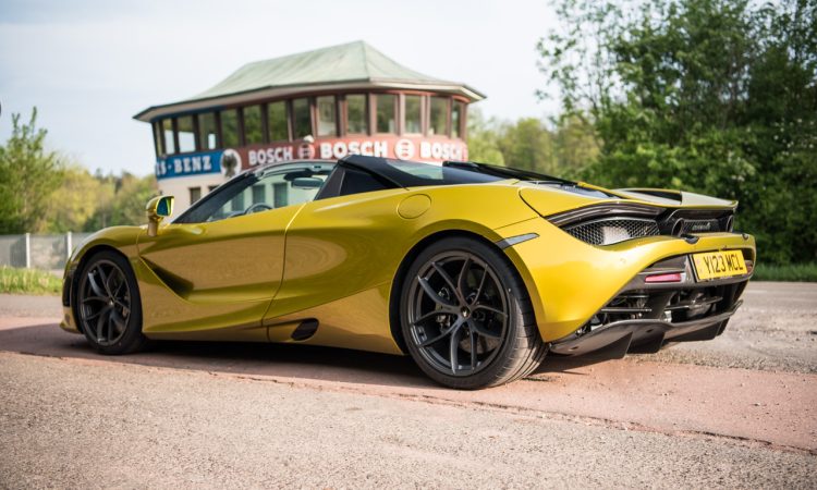 McLaren 720S Spider MY2021 Test und Fahrbericht McLaren in Solis Yellow Supersportwagen Stuttgart AUTOmativ.de Benjamin Brodbeck 2 750x450 - McLaren 720S Spider Fahrbericht: Das ist Kunst - das muss bleiben