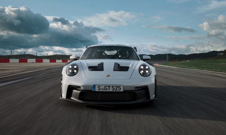 Neuer Porsche 911 GT3 RS Gen. 992 Premiere Vorstellung Details Leistung Preis AUTOmativ.de Andreas Preuninger 34 750x450 - Porsche 911 GT3 RS (992): Mächtigster Saug-Renner kommt Ende des Jahres