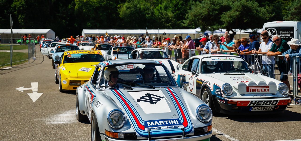 Solitude Revival 2022 Rennen Teilnehmer Veranstaltung Leonberg Stuttgart Solitude Rennstrecke Stuttgart Porsche Mercedes Benz AUTOmativ.de Stefan Emmerich 36 1280x600 - Solitude Revival 2022: 100 Jahre alte Hasen, heiße Kisten und eine Portion Gelassenheit