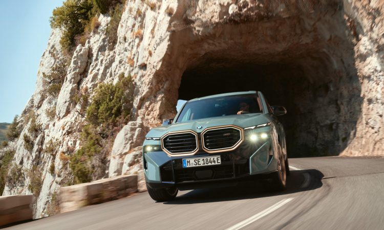 BMW XM SUV mit 27 Tonnen Gewicht und 653 PS Leistung AUTOmativ.de 12 750x450 - Geht's noch, BMW?! Neuer BMW XM - Leistungsmonster mit über 2,7 Tonnen Gewicht