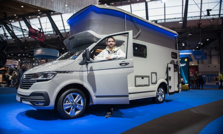 Knaus Tourer CUV CUVision Volkswagen T6.1 Camper 2023 CMT Stuttgart 2023 Wohnmobil teilintegriert AUTOmativ.de 6 750x450 - Knaus Tourer CUV: Camper auf VW T6.1 mit ausfahrbarem Dach