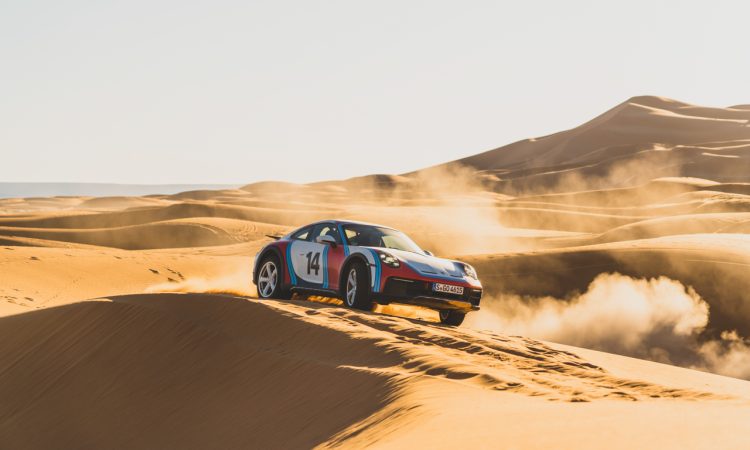 Porsche 911 Dakar 2023 neue Folierungen und Dekorklebe Sets 2023 Martini Racing Porsche Exclusive Manufaktur AUTOmativ.de 1 1 750x450 - Noch individueller: Porsche 911 Dakar mit exklusiven Dekoren über Porsche Exclusive