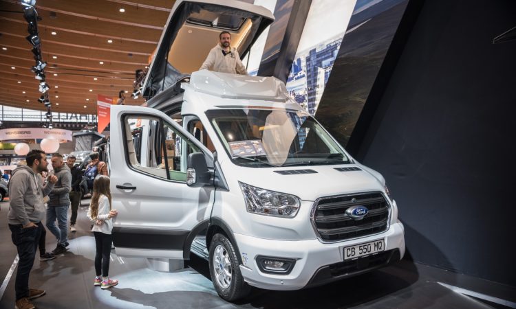 Weinsberg CaraBus Ford 550 MQ 2023 auf der CMT 2023 Stuttgart AUTOmativ.de 3 750x450 - CaraBus Ford 550 MQ: Cooler Camper von Weinsberg ab 50.000 Euro!