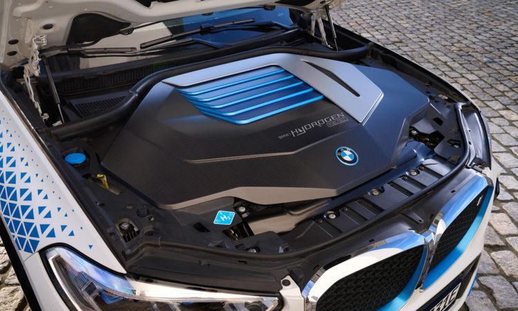 Der BMW iX5 Hydrogen BMW X5 Wasserstoff Zukunft AUTOmativ.de 4 750x450 - BMW iX5 Hydrogen: Wasserstoff-BMW soll in rund 6 Jahren in Serie gehen
