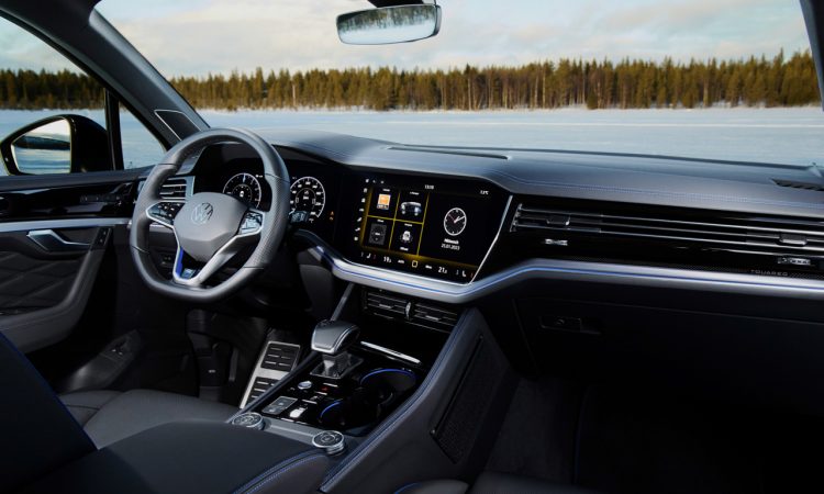 VW Touareg 2023 Prototyp AUTOmativ.de 2 750x450 - Neuer VW Touareg (2024) mit weiterentwickeltem Interieur - wieder als Touareg R ab Sommer 2023