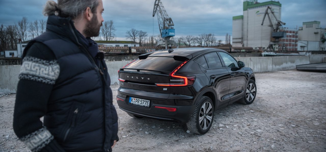 Volvo C40 Recharge 2023 mit Hinterradantrieb und meehr Reichweite 2022 Modell im Test Wintertest Ladestation EnBW Lade Test AUTOmativ.de Benjamin Brodbeck 14 1280x600 - Volvo C40 Recharge Single (2022) im Langstreckentest bei -10 Grad: 210 Autobahn-Kilometer sind drin