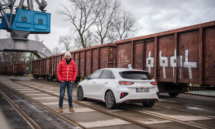 Kia Ceed GT 2023 im Test und Fahrbericht Fahrdynamik Preis Ausstattung vergleich zu Hyundai i30 N AUTOmativ.de Benjamin Brodbeck 38 750x450 - Kia Ceed GT im Fahrbericht: Abgespeckter i30 N für mehr Geld?