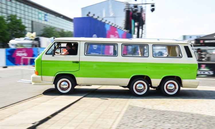 Volkswagen VW Bus Festival 2023 Hannover VW ID. Buzz LWB langer Radstand ID. Buzz Long IDBuzz VW ID Buzz 2024 Test Review Video Details 21 750x450 - VW Bus Festival 2023 in Hannover: Impressionen