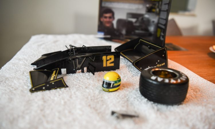 Formel 1 Lotus Renault 97T von Ayrton Senna Modellauto deAgostini Collectibles Test des Abos und Bau AUTOmativ.de 7 750x450 - Legende Ayrton Senna: Test des Lotus Renault 97T Formel 1 Bausatzes von deAgostini