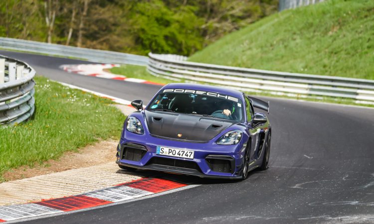 Porsche 718 Cayman GT4 RS MR Manthey Racing mit neuem Nordschleifen Rekord auf dem Nuerburgring Rekorde Nordschleife Porsche AUTOmativ.de 12 750x450 - Porsche 718 Cayman GT4 RS MR fährt die Nordschleife in 7:03.12 Sekunden!