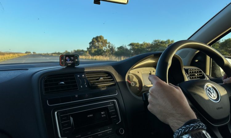 Saphe Drive Pro Verkehrsalarm und Blitzerwarner Test in Suedafrika und Kapstadt 2023 VW Polo Vivo Volkswagen Saphe Test AUTOmativ.de 8 750x450 - Test des Saphe Drive Pro Verkehrsalarms in Kapstadt, Südafrika: Funktioniert er?