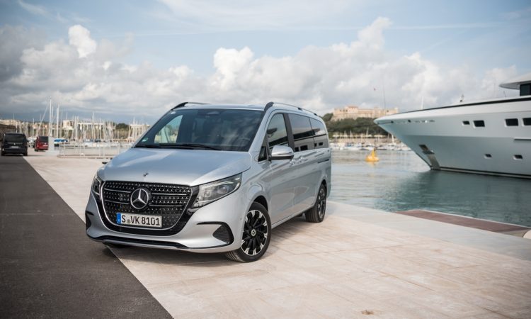 Mercedes Benz EQV und V Klasse 300d 2024 Test und Fahrbericht Mercedes V Klasse 300d neues Modelljahr AUTOmativ.de 68 750x450 - Mercedes-Benz V-Klasse Facelift (2024): V300d-Diesel als beste Option