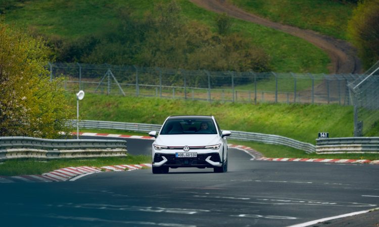 Neuer Volkswagen VW Golf GTI Clubsport mit 300 PS 2024 AUTOmativ.de News Nordschleife 16 750x450 - VW Golf GTI Clubsport Facelift (2024): Behutsam aufgefrischt