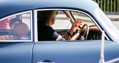 Ratgeber: Sonnenbrille beim Autofahren – wann drohen Bußgelder?