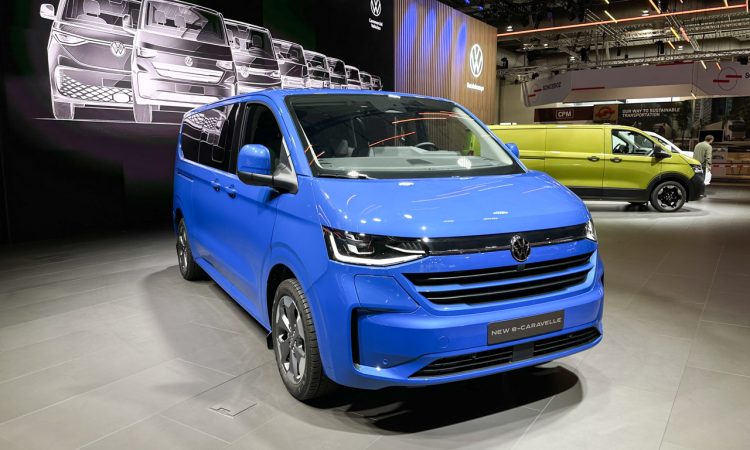 Neuer Volkswagen VW Transporter und Caravelle 2024 in der siebten Generation Weltpremiere auf der IAA Nutzfahrzeuge 2024 VW Transporter 2024 AUTOmativ.de 26 750x450 - Social Media: Harsche Kritik - VW's neuer Bulli auf Ford-Basis überzeugt nicht