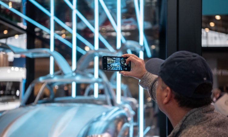 Retro Classics Stuttgart 2025 Messebericht Lohnt sich ein Besuch Mercedes Benz 300SL Kienle Automobiltechnik Porsche Carrera GT AUTOmativ.de Benjamin Brodbeck 56 750x450 - Retro Classics Stuttgart 2025 Bildergalerie: Lohnt sich ein Besuch?